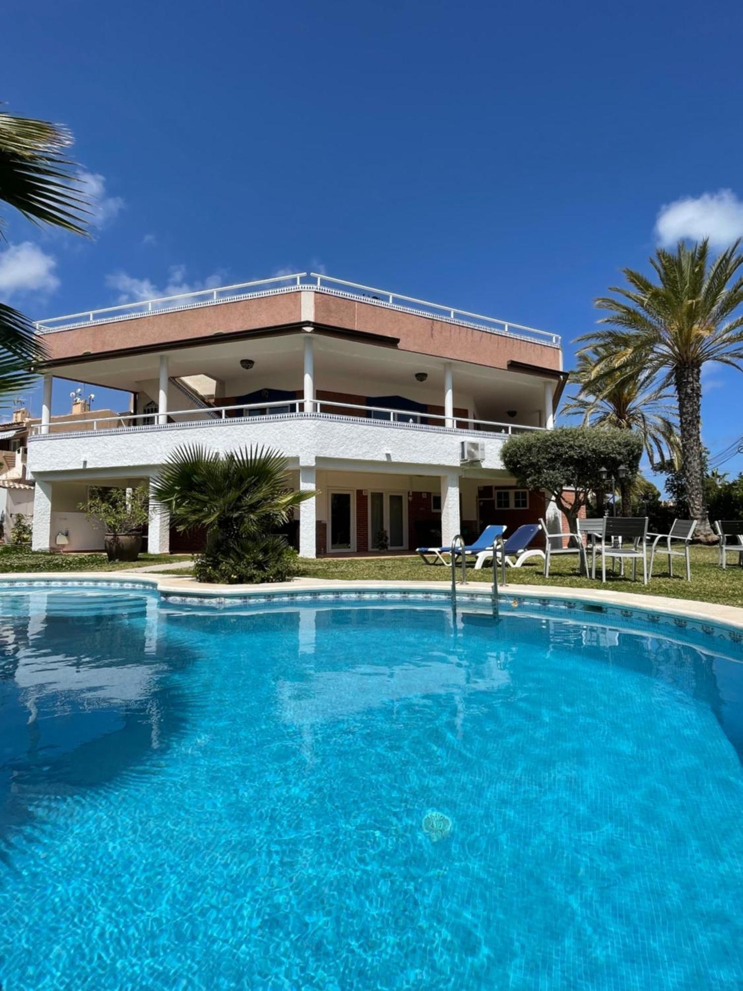Bed and Breakfast Anna'S Garden à Torrevieja Extérieur photo